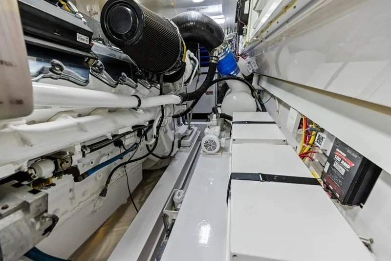 Slide: The Image of 2008 Viking 68 Skybridge "Liquid Apple" - 6050743