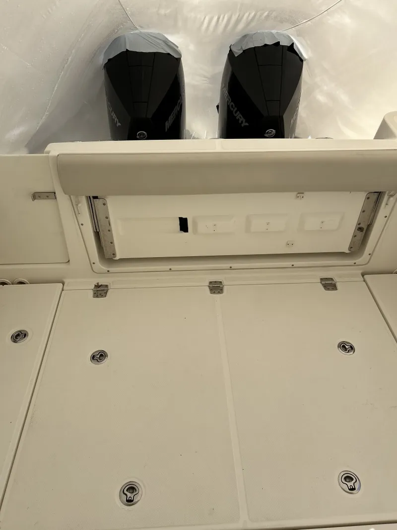 Slide: The Image of Boston Whaler 32 2021 - 6010085