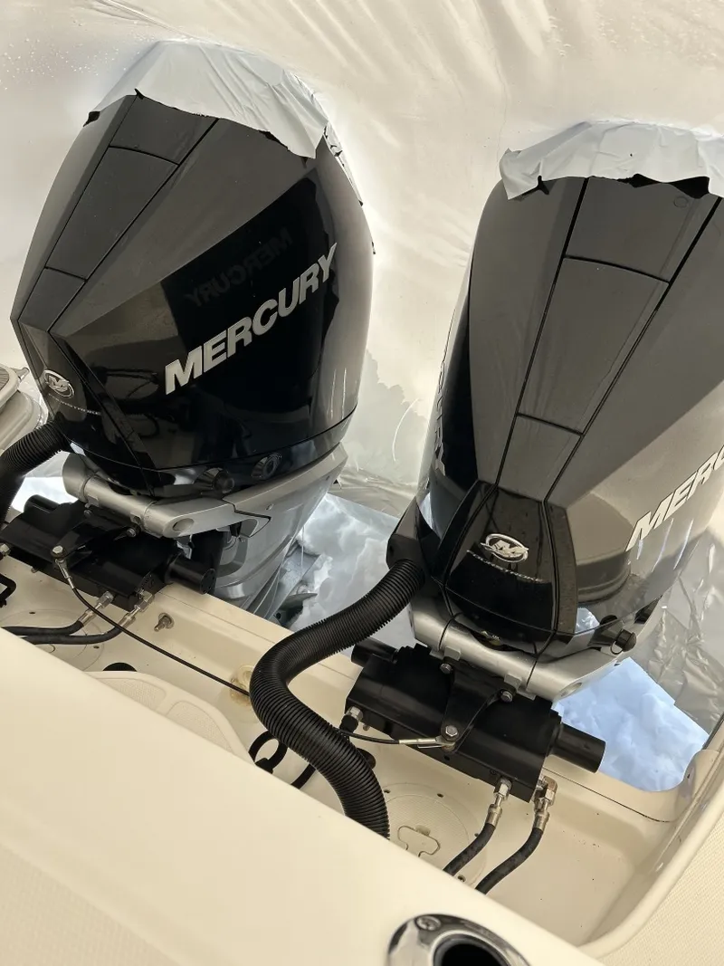 Slide: The Image of Boston Whaler 32 2021 - 6010087