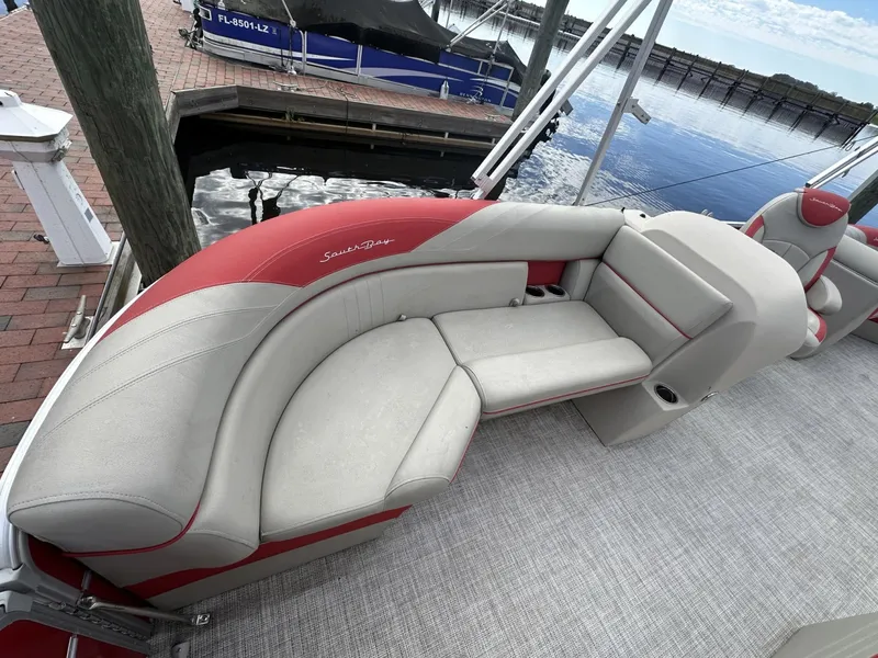 Slide: The Image of South Bay LE Series Tri Hull 2022 - 6010026