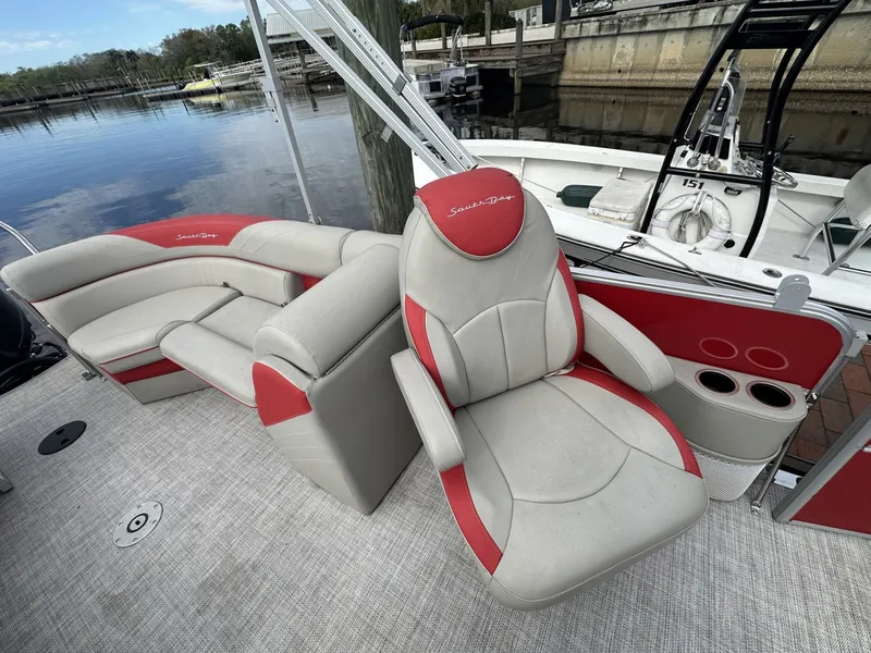 Slide: The Image of South Bay LE Series Tri Hull 2022 - 6010027