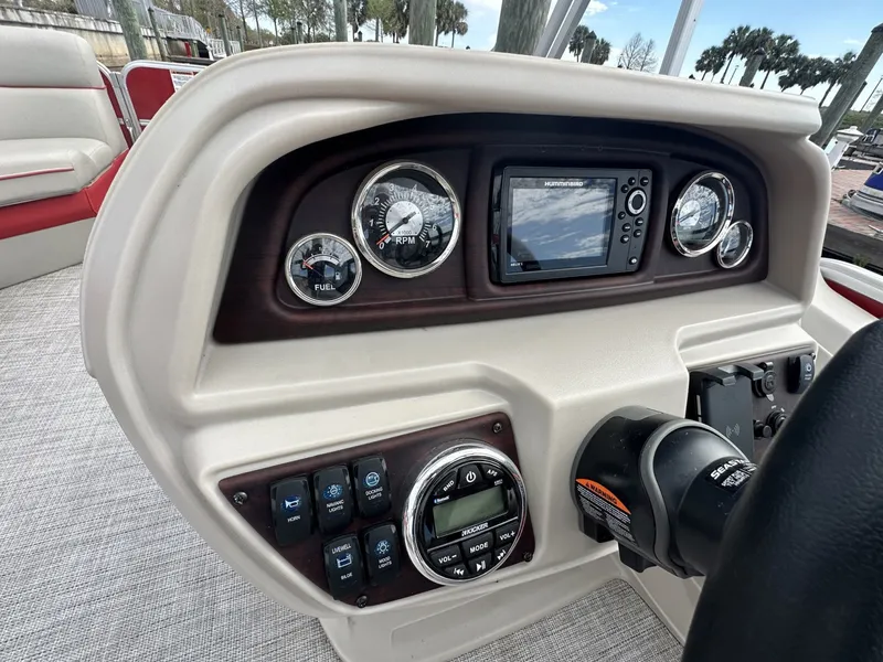 Slide: The Image of South Bay LE Series Tri Hull 2022 - 6010029