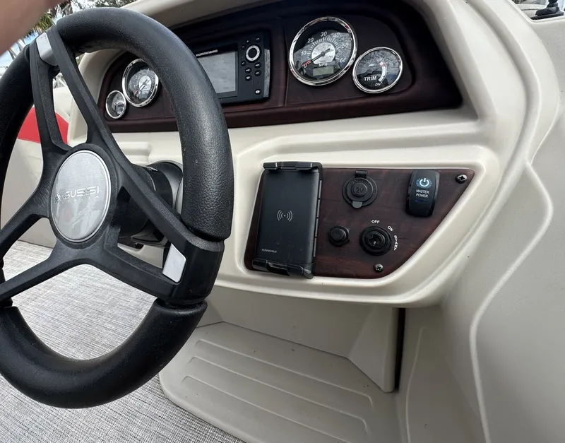 Slide: The Image of South Bay LE Series Tri Hull 2022 - 6010030