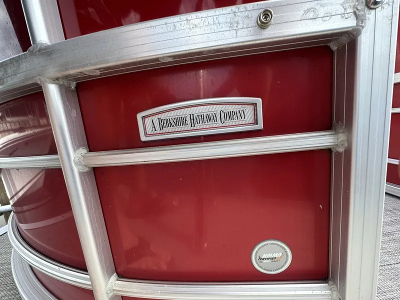 Slide: The Image of South Bay LE Series Tri Hull 2022 - 6010031