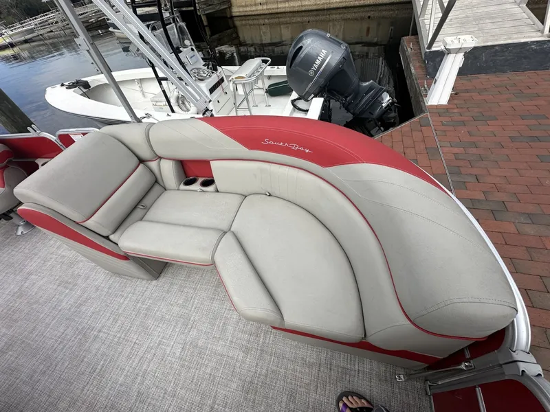 Slide: The Image of South Bay LE Series Tri Hull 2022 - 6010019