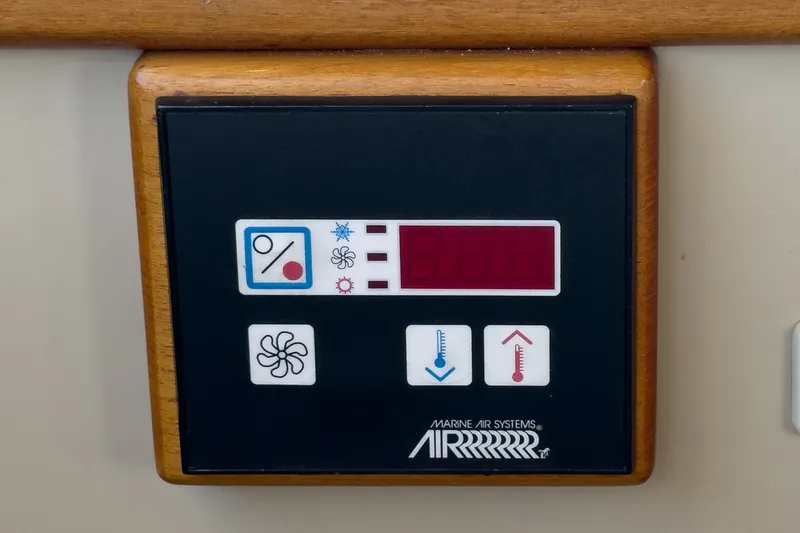 Slide: The Image of Grand Banks 47 motoryacht 1987 - 6035347