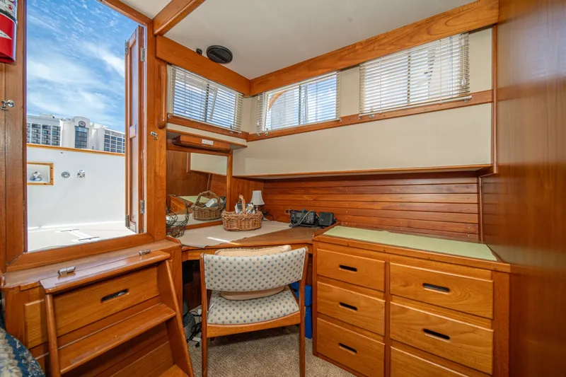 Slide: The Image of Grand Banks 47 motoryacht 1987 - 6035368