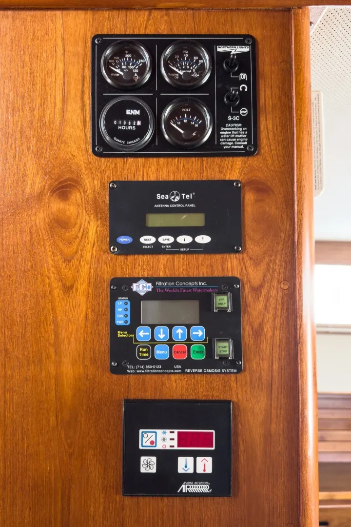 Slide: The Image of Grand Banks 47 motoryacht 1987 - 6035386