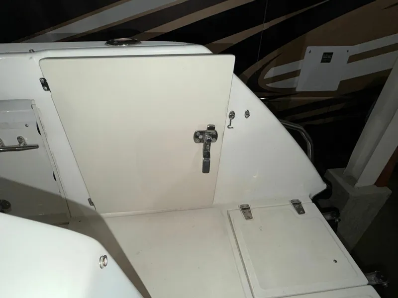 Slide: The Image of Boston Whaler 2600 Conquest 2001 - 6010382