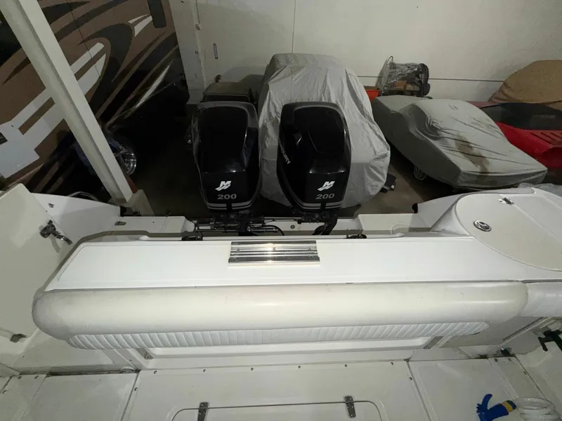 Slide: The Image of Boston Whaler 2600 Conquest 2001 - 6010383