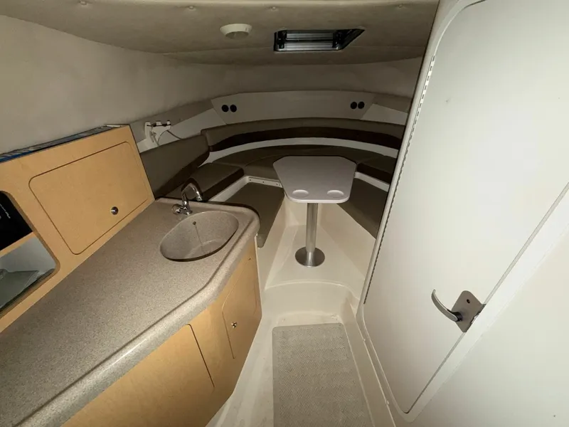 Slide: The Image of Boston Whaler 2600 Conquest 2001 - 6010396