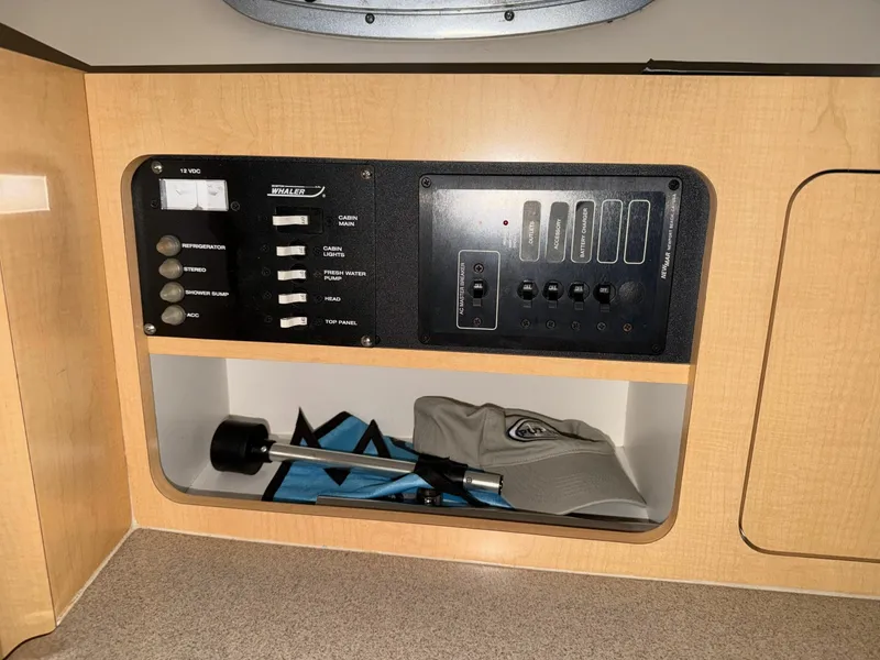 Slide: The Image of Boston Whaler 2600 Conquest 2001 - 6010398