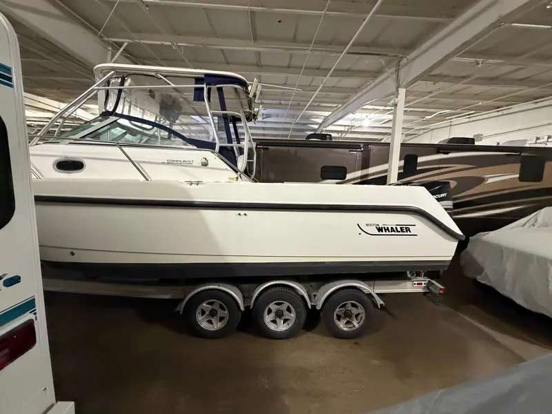 Slide: The Image of Boston Whaler 2600 Conquest 2001 - 6010375