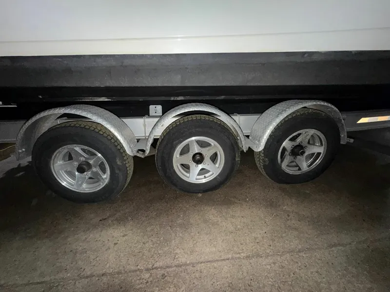 Slide: The Image of Boston Whaler 2600 Conquest 2001 - 6010410