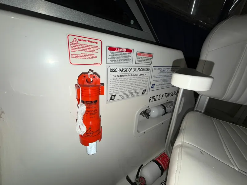 Slide: The Image of Boston Whaler 26 Conquest 2001 - 6010394