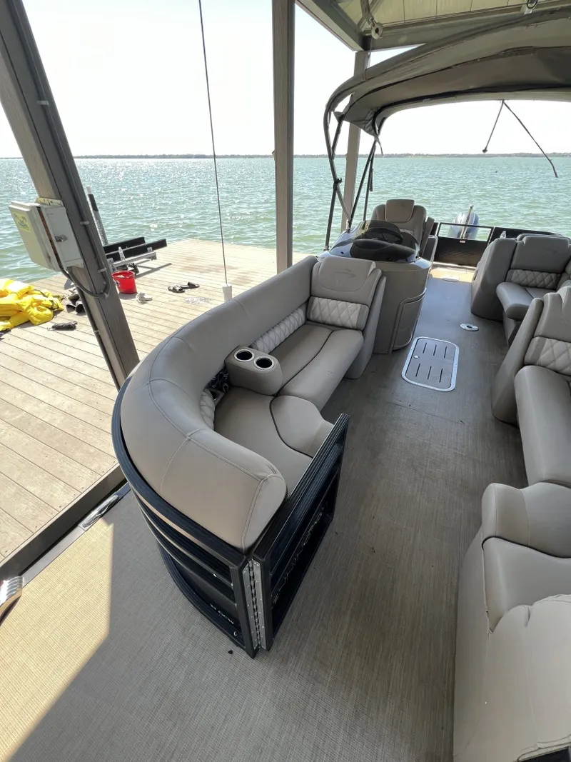 Slide: The Image of 12 Interior Starboard - 6011659