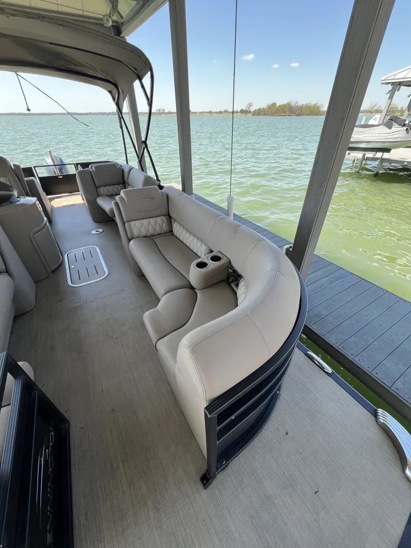 Slide: The Image of 13 Interior Port - 6011660