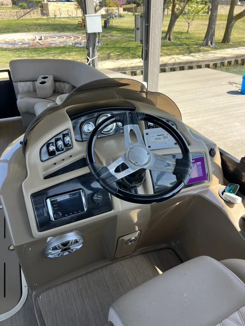 Slide: The Image of 22 Cockpit - 6011669