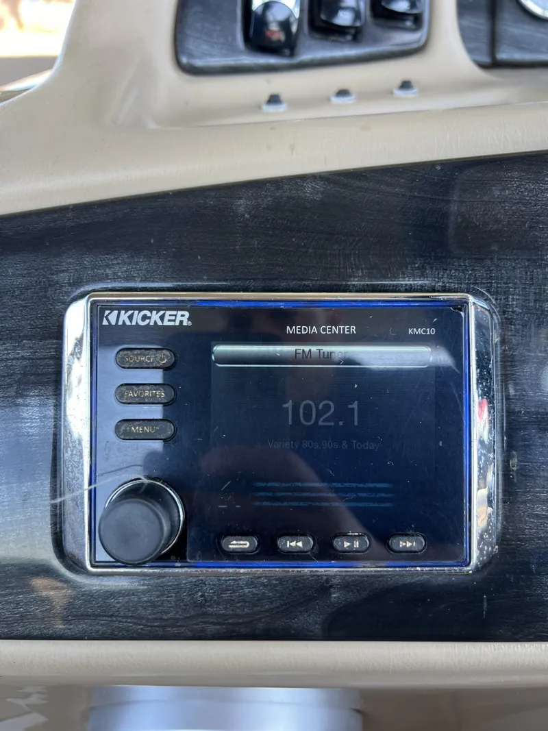 Slide: The Image of 23 Radio Kicker - 6011670