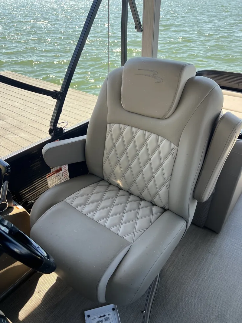 Slide: The Image of 32 Captain _ Skipper Chair  - 6011679