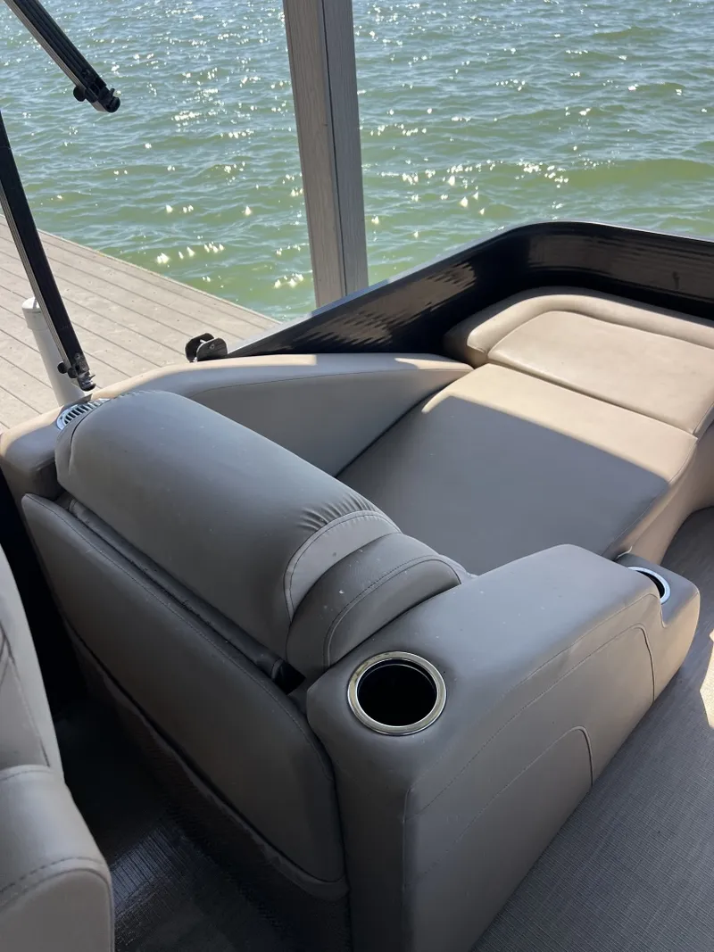 Slide: The Image of 33 Solar Bed Starboard - 6011680