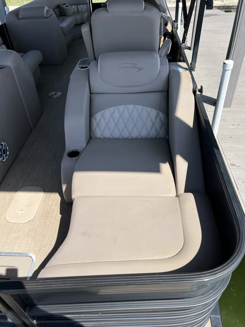 Slide: The Image of 38 Solar Bed Starboard - 6011685