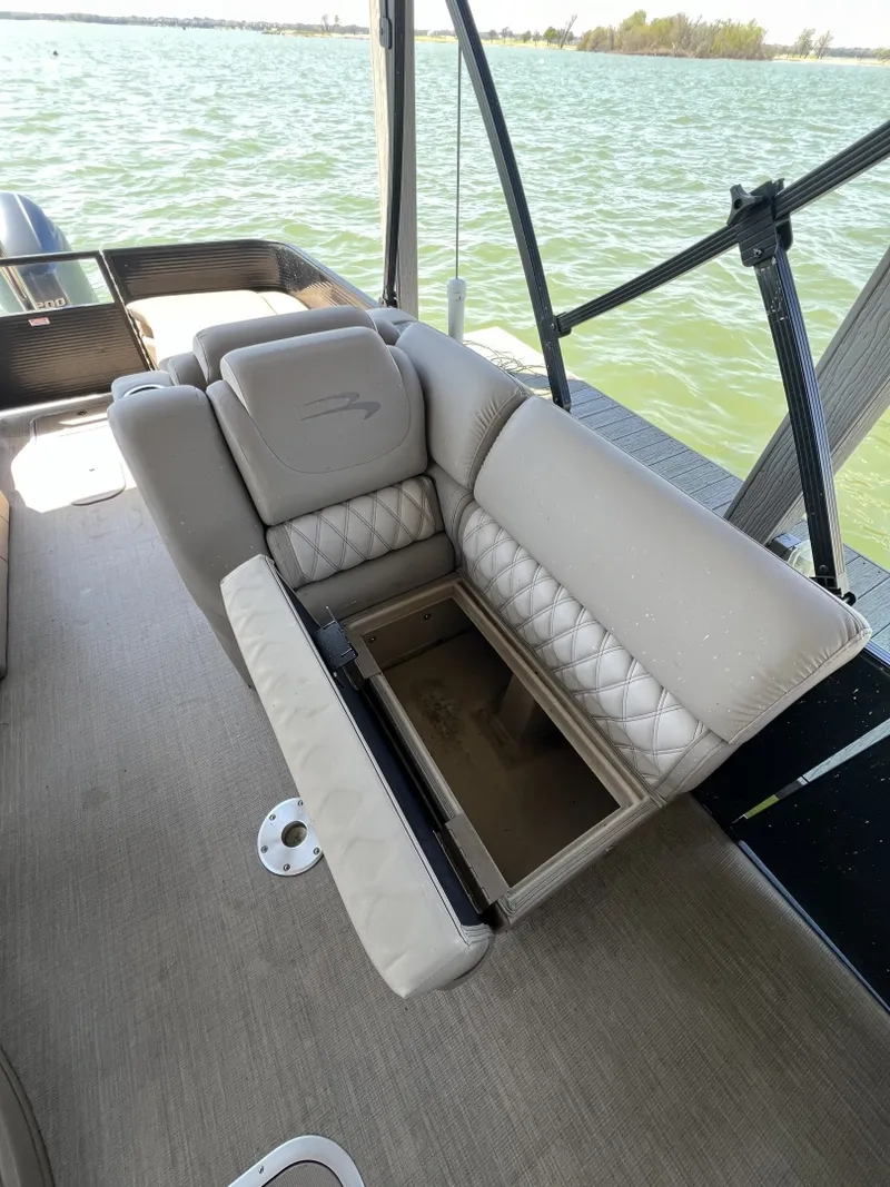 Slide: The Image of 42 Storage Port - 6011689