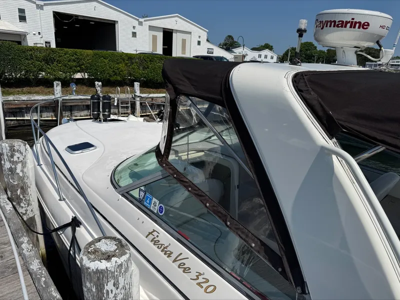 Slide: The Image of Rinker Fiesta Vee 32 2005 - 6013050