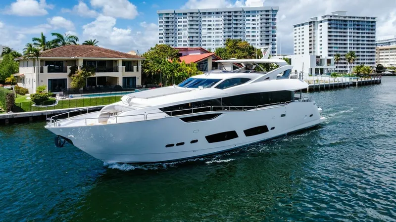 Slide: The Image of Sunseeker 95 Motor Yacht 2019 - 7649212