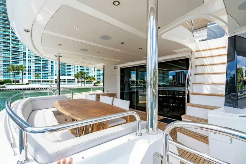 Slide: The Image of Sunseeker 95 Motor Yacht 2019 - 7649217