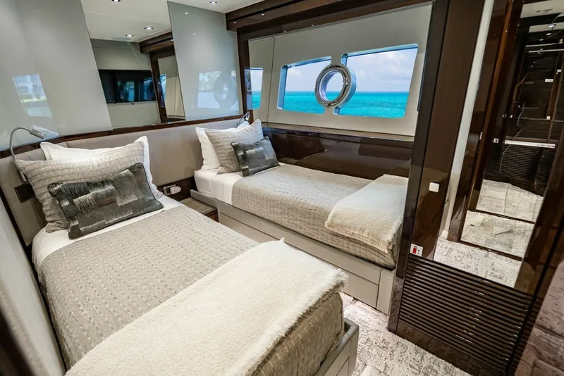 Slide: The Image of Sunseeker 95 Motor Yacht 2019 - 7649282
