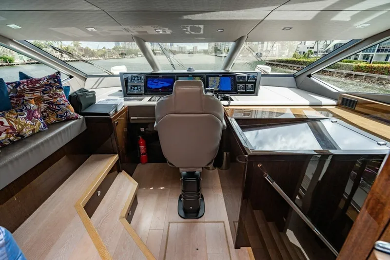 Slide: The Image of Sunseeker 95 Motor Yacht 2019 - 7649290