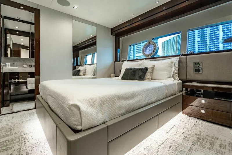 Slide: The Image of Sunseeker 95 Motor Yacht 2019 - 7649277