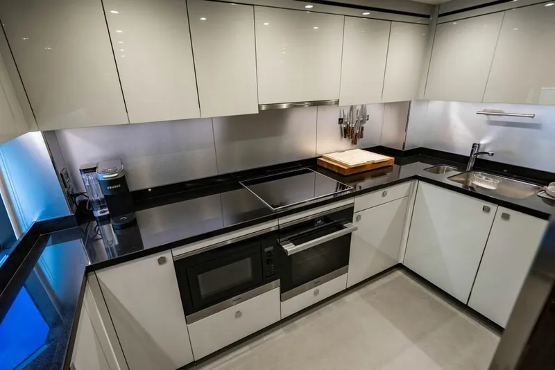 Slide: The Image of Sunseeker 95 Motor Yacht 2019 - 6015131