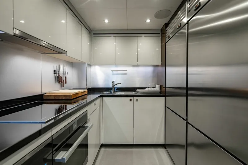 Slide: The Image of Sunseeker 95 Motor Yacht 2019 - 6015132