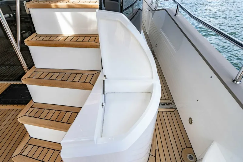 Slide: The Image of Sunseeker 95 Motor Yacht 2019 - 7649226