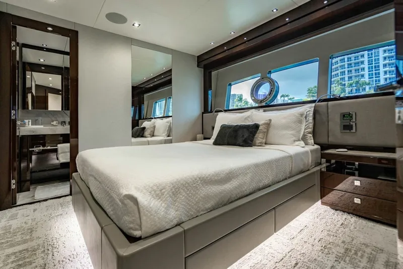 Slide: The Image of Sunseeker 95 Motor Yacht 2019 - 7649276