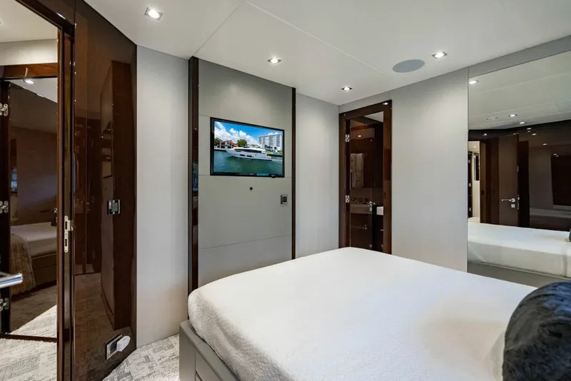 Slide: The Image of Sunseeker 95 Motor Yacht 2019 - 7649278