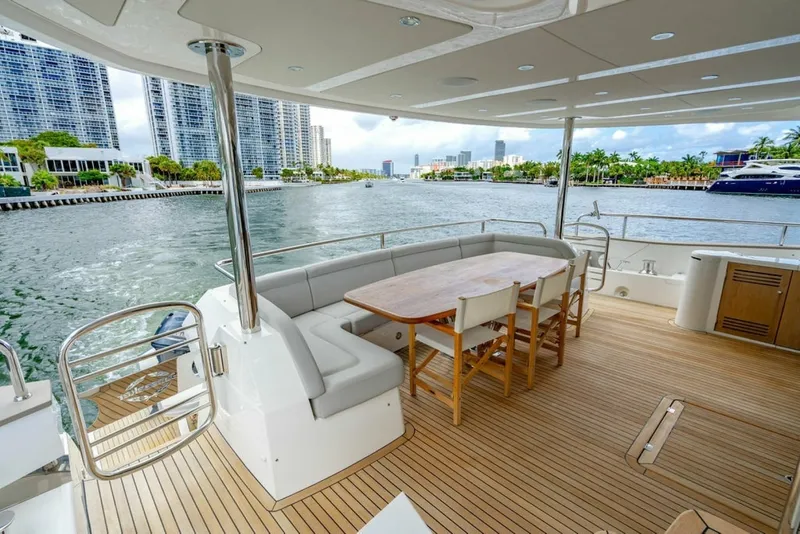 Slide: The Image of Sunseeker 95 Motor Yacht 2019 - 7649220