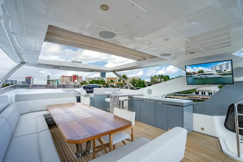 Slide: The Image of Sunseeker 95 Motor Yacht 2019 - 7649232