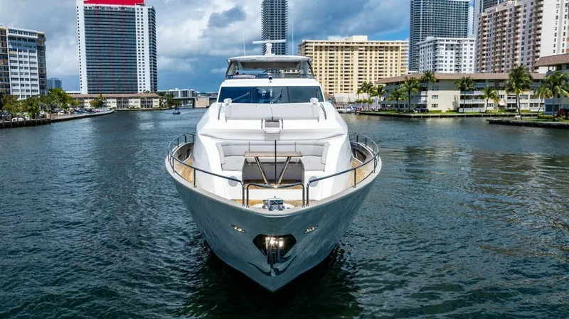 Slide: The Image of Sunseeker 95 Motor Yacht 2019 - 7649211