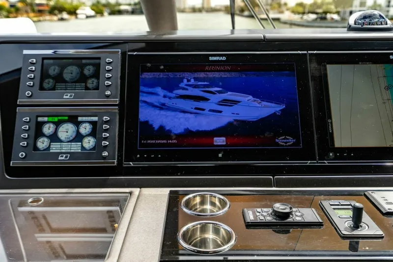 Slide: The Image of Sunseeker 95 Motor Yacht 2019 - 7649294