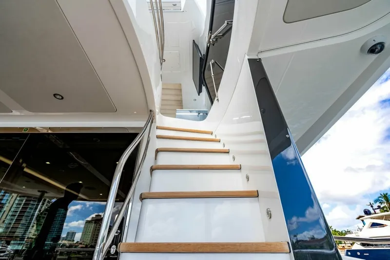 Slide: The Image of Sunseeker 95 Motor Yacht 2019 - 7649227