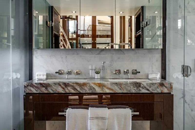 Slide: The Image of Sunseeker 95 Motor Yacht 2019 - 6015157