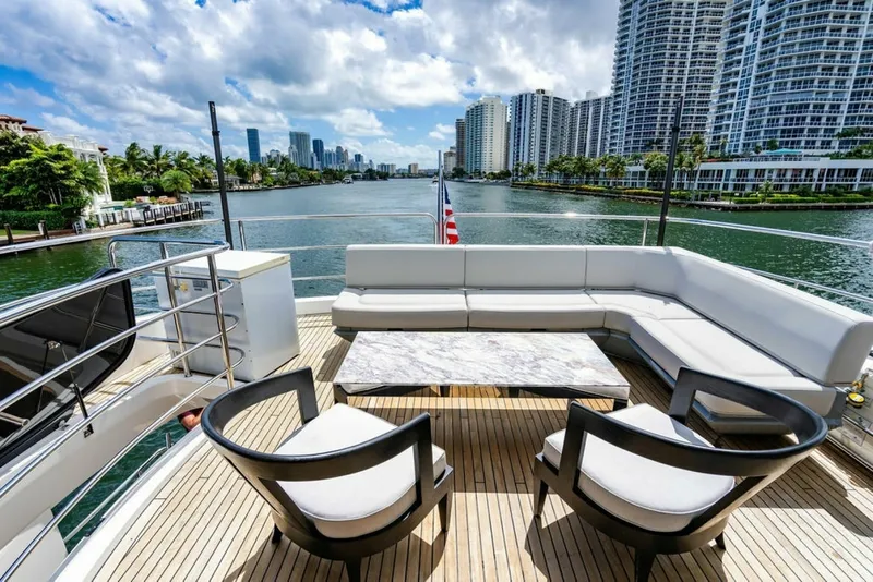 Slide: The Image of Sunseeker 95 Motor Yacht 2019 - 7649228