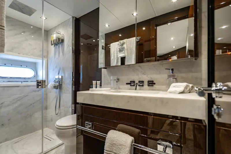 Slide: The Image of Sunseeker 95 Motor Yacht 2019 - 7649275