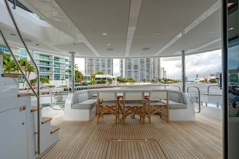 Slide: The Image of Sunseeker 95 Motor Yacht 2019 - 7649223