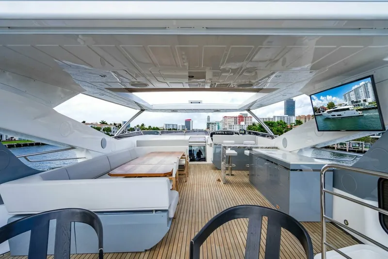 Slide: The Image of Sunseeker 95 Motor Yacht 2019 - 7649231