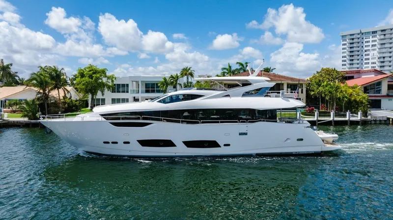 Slide: The Image of Sunseeker 95 Motor Yacht 2019 - 7649213