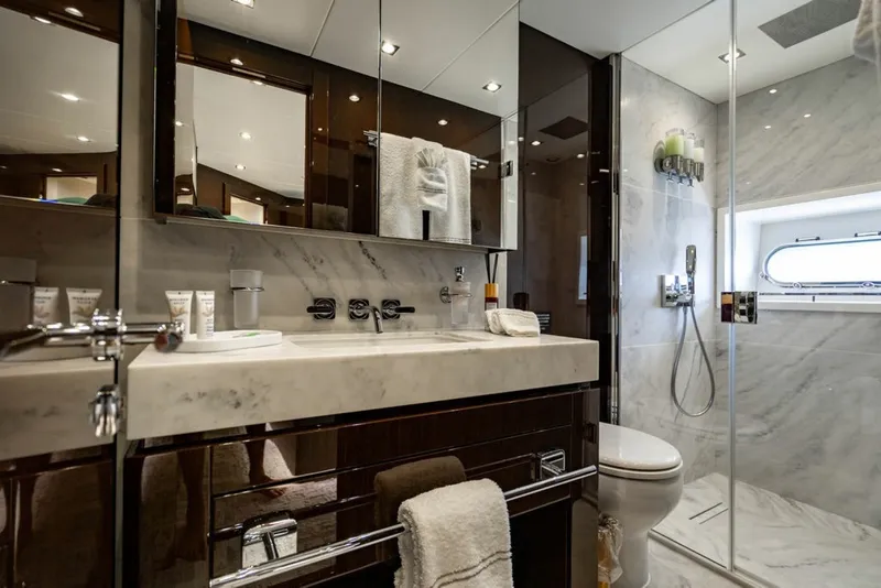 Slide: The Image of Sunseeker 95 Motor Yacht 2019 - 6015225